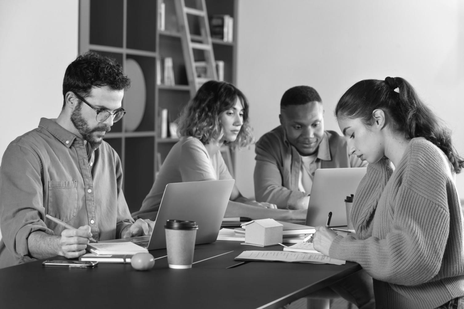 Finanzexperte bei der Portfolioanalyse